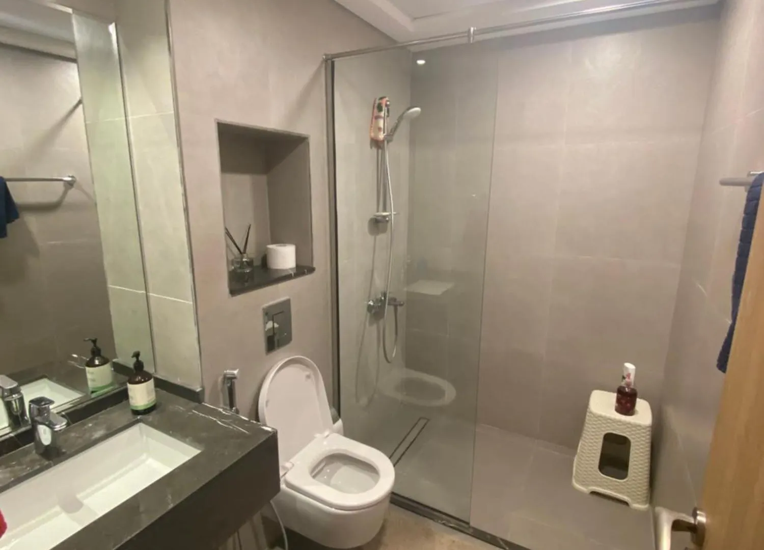 2Bedroom Apartment For Rent Fully Furnished ,Spacious Dubai 0*,  United Arab Emirates